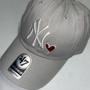 MLB/47: New York Yankees/Heart Gray Adjustable Cap/Hat